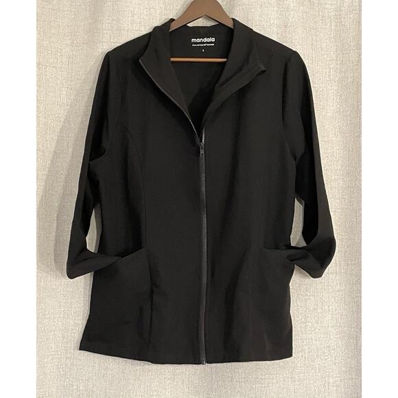 MANDALA Woman's Modern Scrub Jacket Full Zip Black Size Large - EUC - Picture 1 of 3